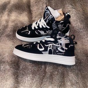 High top sneakers (unisex)